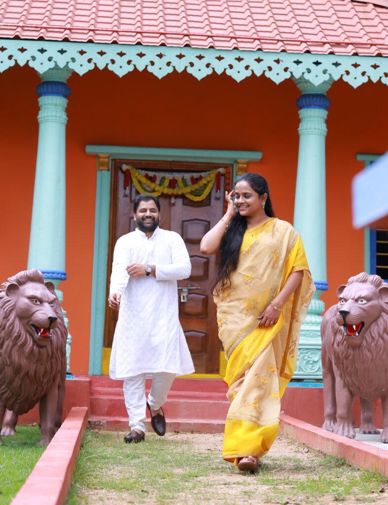 couple photoshoot in Hyderabad traditional house set with lion statues