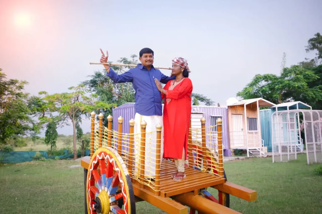 couple photoshoot in Hyderabad rustic cart outdoor set