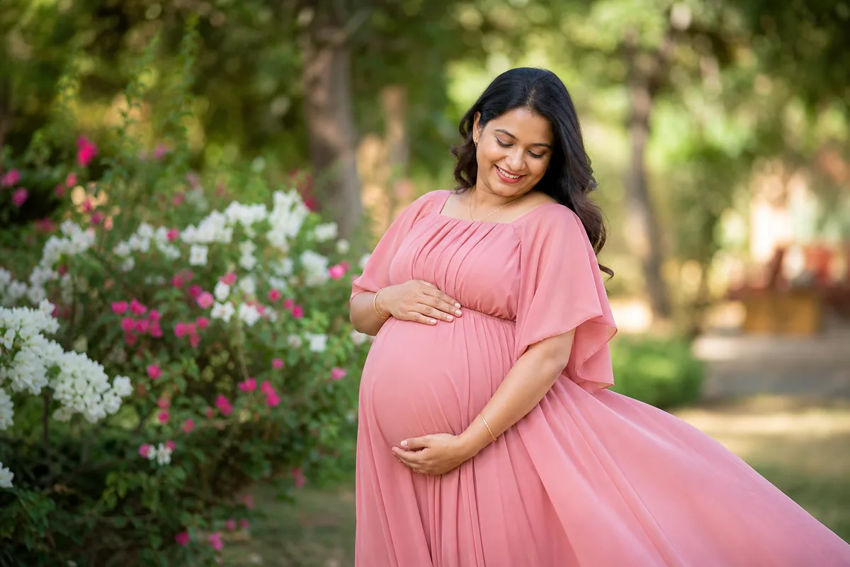 Natural Maternity Poses Natural maternity photoshoot poses for an Indian expectant mother